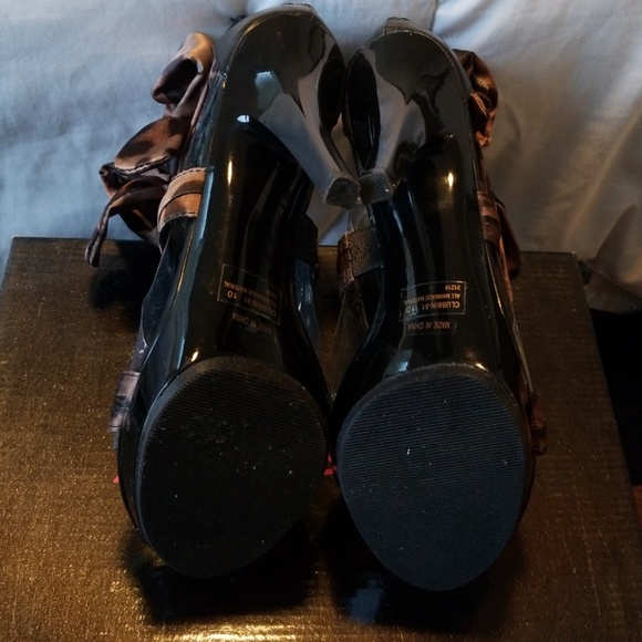 Shoes - Picture 3 of 4